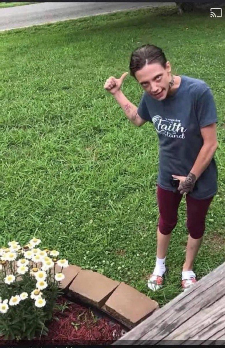 Labreezeana's tweet image. Why y’all buying Fake Vaccination cards for $500 when the vaccine is FREE ?