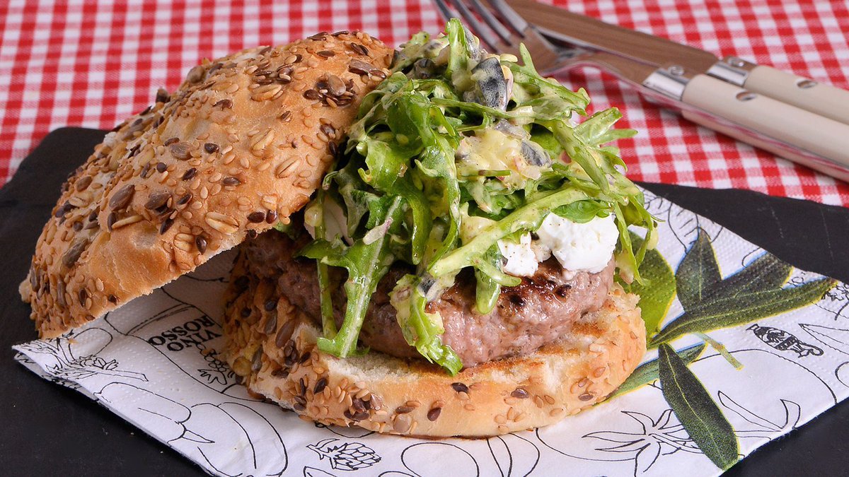 Nuestro momento gourmet!🍔 🍽️ 👇
HAMBURGUESA DE CORDERO, QUESO DE CABRA Y PICADILLO DE OLIVAS 🤤🤤 
👉 buff.ly/3ijT4xi
Conoce nuestro servicio de renting  para que puedas poner hoy mismo tu Hamburguesería desde 88€ al mes 👉  buff.ly/3rNF6Xj

#hosteleria