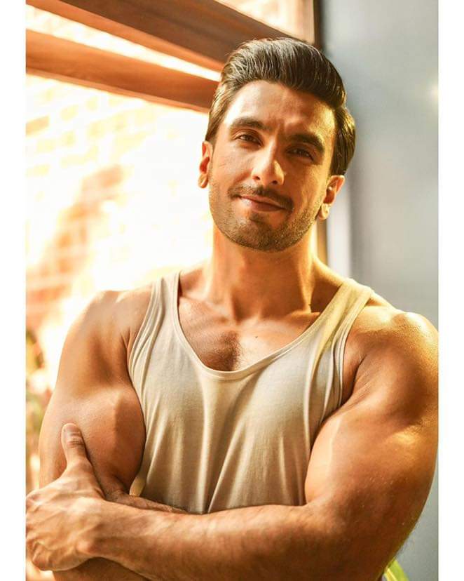 tsbollywood's tweet photo. Este es el nuevo #Photoshoot de @RanveerOfficial, 📸📷

#Bollywood #RanveerSingh https://t.co/TdCCODXdNh