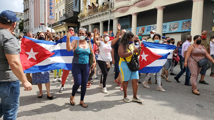 1/2 La verdad y la obra de la Revolución vencerán a la mentira mercenaria y anexionista. El amor vencerá al odio.