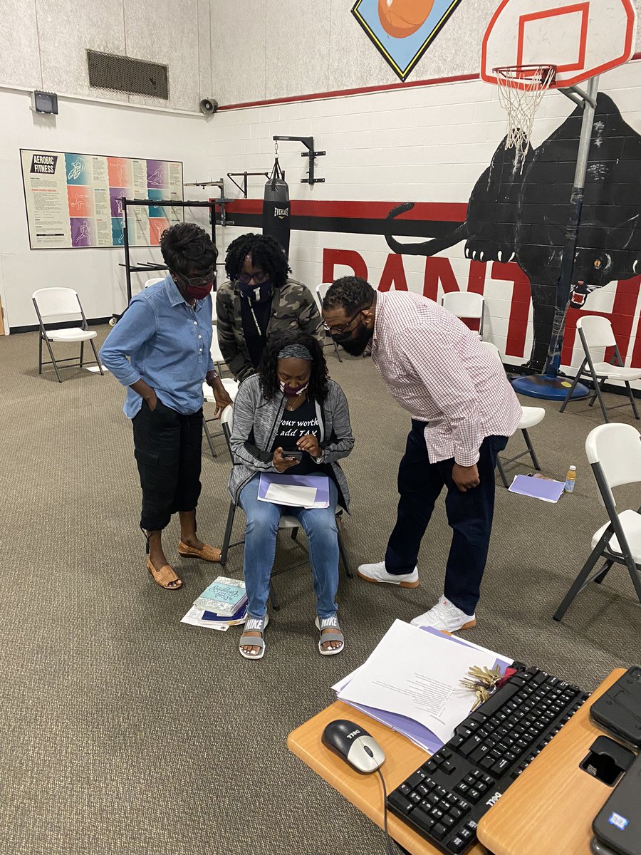 Sigmaman98's tweet photo. @AliefISD @TheExecEFFECT @AlcPanthers #firstdayshananigan #ALCbuildingrelationships #classifythisactivity https://t.co/BggGzpApca