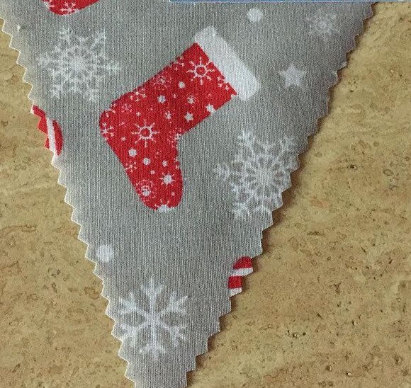 Lots of Christmas 🎄 Bunting being made already here @rags2richesbunting #christmas #rags2richesbunting #christmasdecor #christmasbunting #christmasdecorating #festivebunting #pubbunting #restaurantbunting #thebuntinglady #buntingmaker #bunting