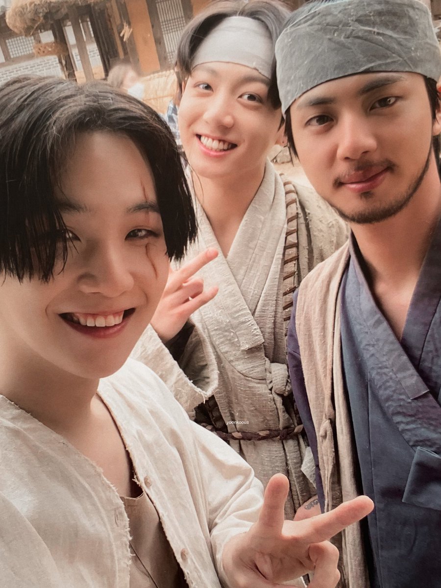 agustdfms's tweet photo. this is my new fav pic ever look at them 🥺 https://t.co/NA5As0xQ2i