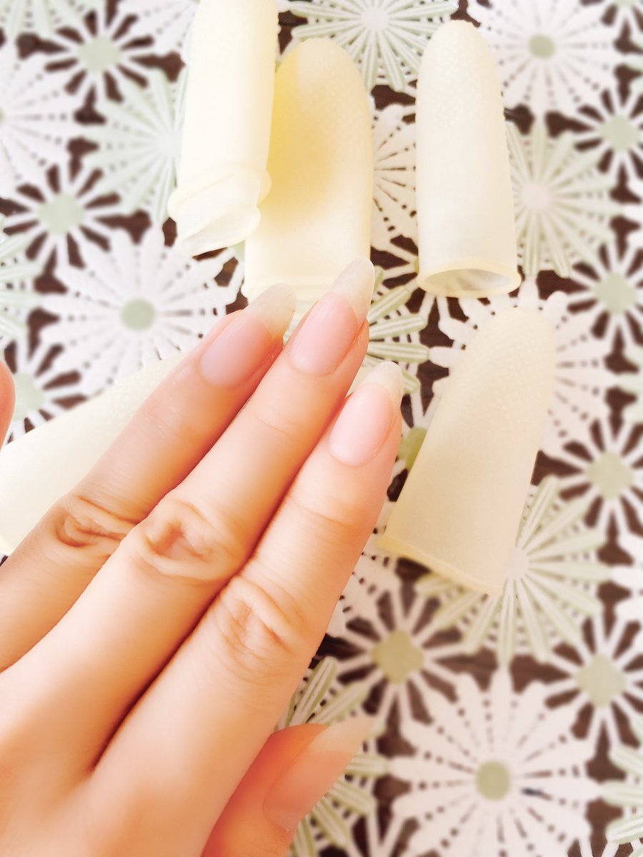 蝦名彩香 えびちゃん 爪が長くて キーボード 特にwasd が押しにくい と思って指サック買ってみたw W あ うーん W