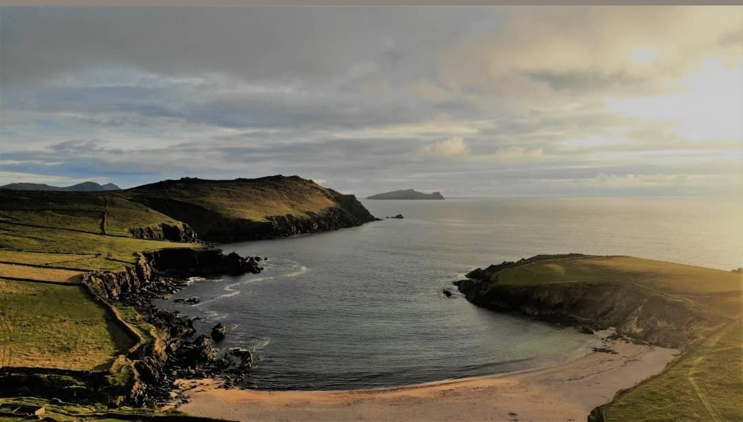 spfeno1's tweet photo. Clogher beach, Co. Kerry @DinglePeninsula #dronelearning https://t.co/PSFxabopSs