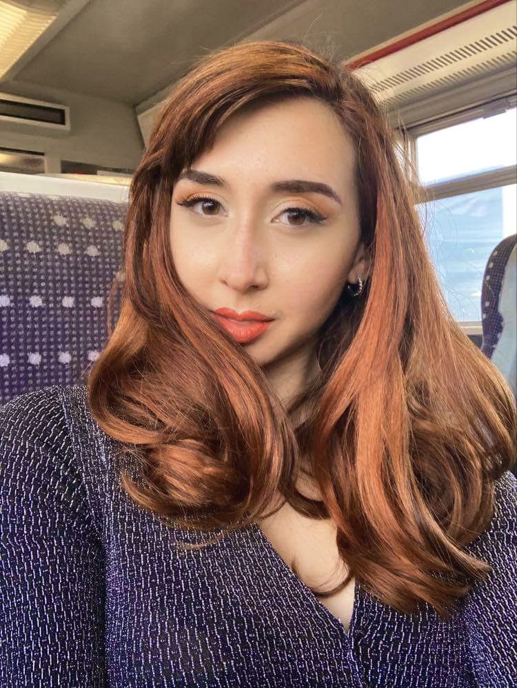 Travelling to another movie set✨🎥
.
.
 #ecemuzgor #Londonactress #Londonfilm #Performingarts #ukmovie #turkishfilm #moviemakers  #sahnesanatları #oyuncu #müzisyen