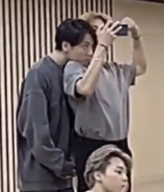 "babe"                      "babe pansinin
                                   mo naman ako
                                    please"