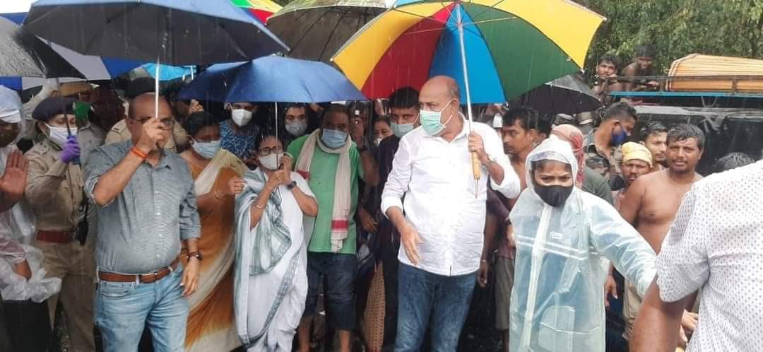 ayan_994's tweet image. ঝড় হোক বা বন্যা
ভরসা অগ্নিকন্যা