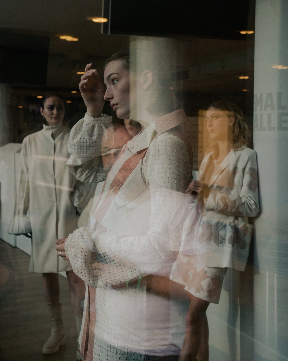 Fahmoda Fashion Show 2021
@fahmodahannover

#model #modelfotografie #modelphotography #fashion #fashionscominghome #fashionstudents #fashionshow #fashionweek #hannover #hannoverleben #fahmoda #modeschau #fashionbackstage  #backstage