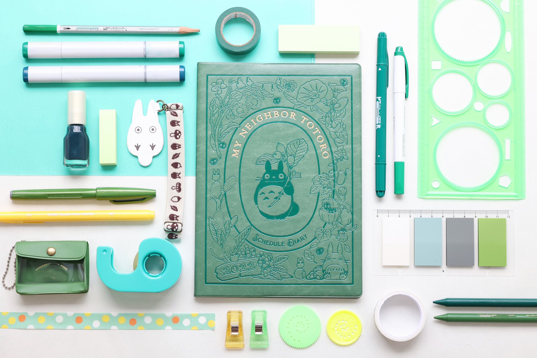 ジブリがいっぱい どんぐり共和国 公式 新商品 22年はジブリと一緒 あなたはどの作品と過ごす 毎年大人気のスタジオジブリ作品のスケジュール帳 80ページのa5サイズで 広くたっぷり書き込める仕様です 今年は細かく柄が刻まれ ジブリがいっぱい どんぐり共和国 公式 新商品 22年はジブリと一緒 あなたはどの作品と過ごす 毎年大人気のスタジオジブリ作品のスケジュール帳 80ページのa5サイズで 広くたっぷり書き込める仕様です 今年は細かく柄が刻まれ
