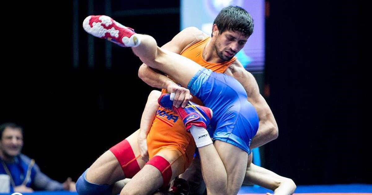 What an amazing comeback by our own Ravi Kumar Dahiya! Down 2-9 and with barely a minute left, he gave it his everything and forced his way into the Final. Although assured of the Silver (India's first wrestling medal at #Tokyo2020), I know he will go all out for Gold. #GarvHai