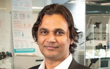 QUTmaterials's tweet image. Our @QUTmaterials researcher @DrAjayKPandey was just promoted to Associate Professor - congratulations! Ajay works on electronic materials for medical applications #QUTEngineering #academicpromotion #optoelectronics #bionics