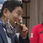 名古屋市の河村市長、選手からの金メダル報告で突然メダルをかじってしまう・・・