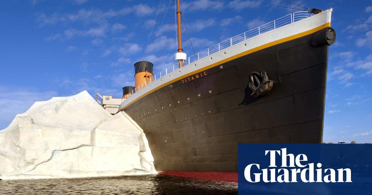 Three injured as iceberg wall collapses at US Titanic museum theguardian.com/uk-news/2021/a…