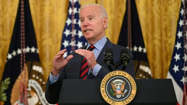 thehill's tweet photo. NEW: Biden buys time with new eviction ban https://t.co/CAj3hlgNM6 https://t.co/QDeNH5r9ID