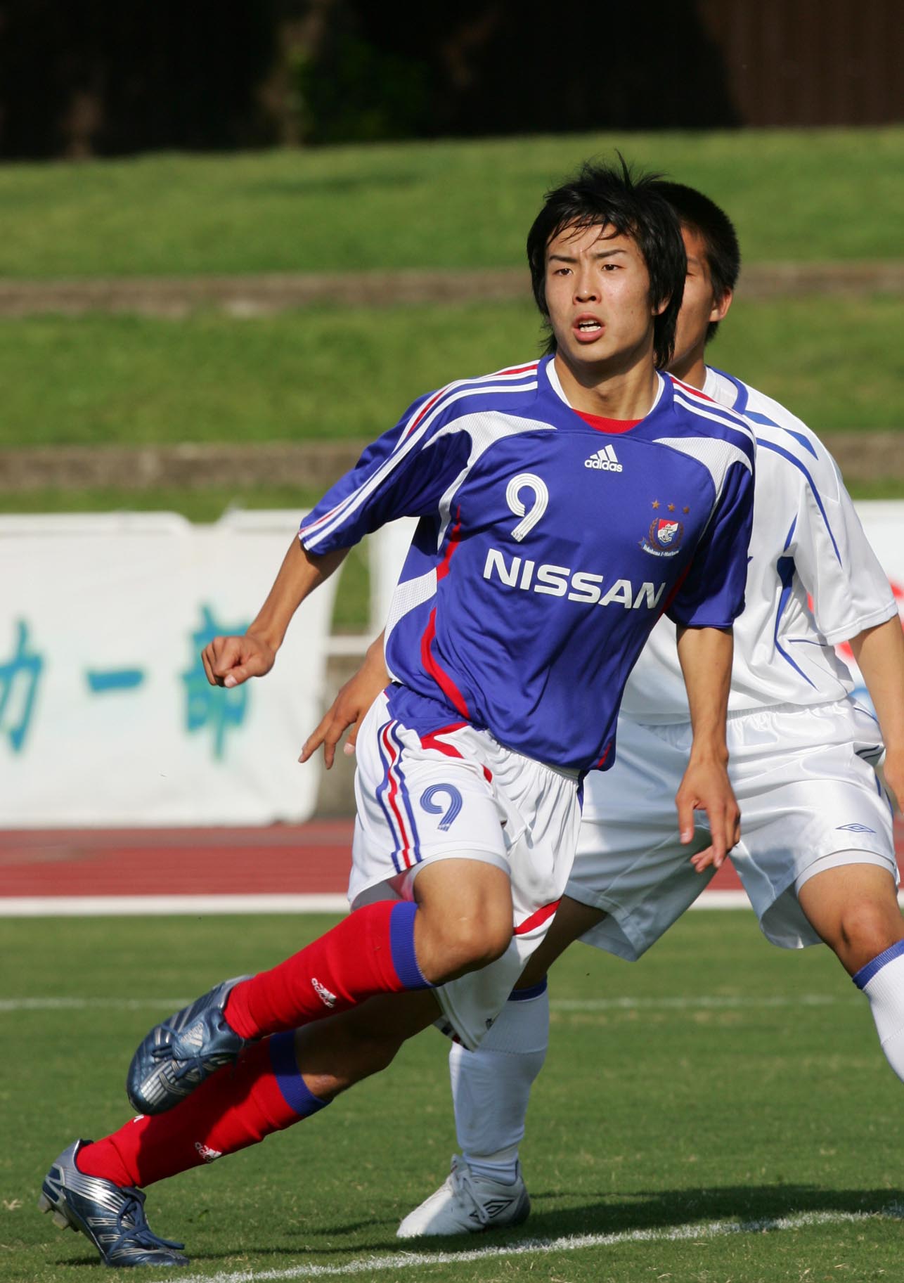 岩佐友 水沼宏太 選手はピッチ外でも 松田直樹 さんから影響を受けました かっこいい車に乗ったり 洋服を着たり プロ サッカー選手はかっこいいものだぞというのを見せてもらった 松田さんを見習い ジャージで練習場に向かうことは今もないそう
