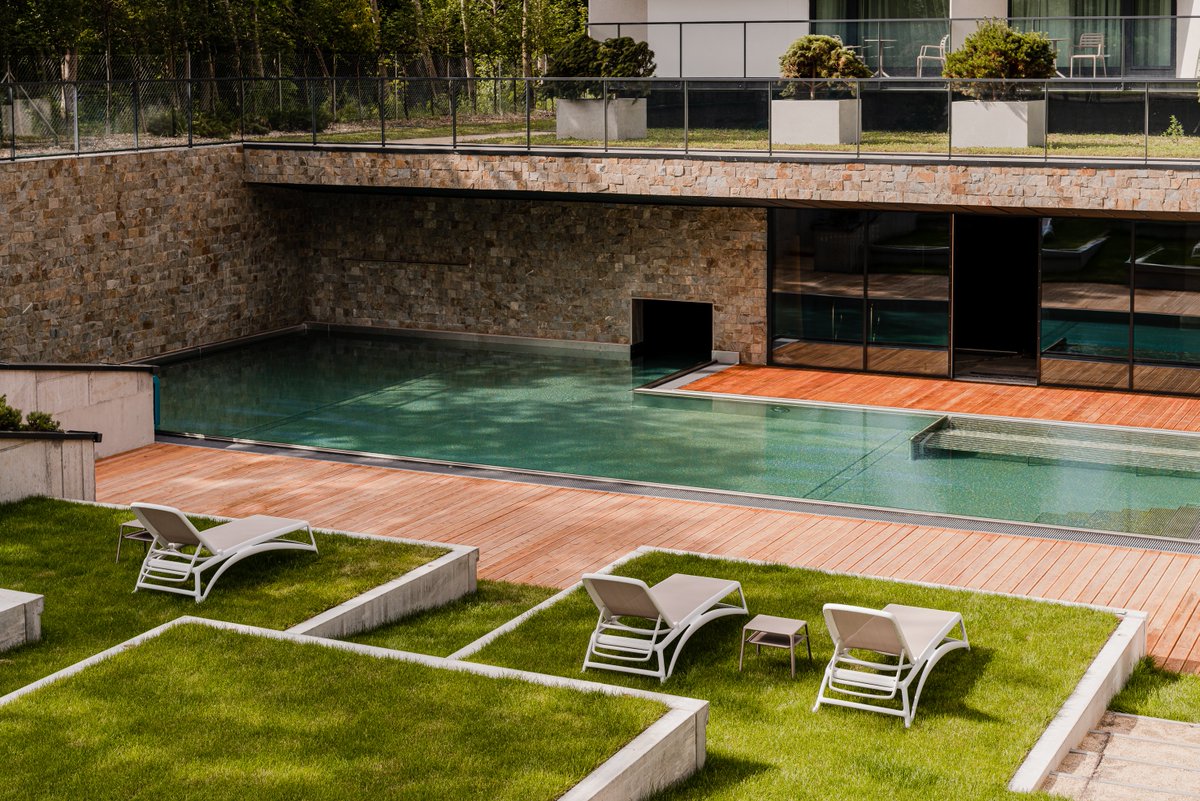 RadissonHotels's tweet image. We are delighted to open our 15th hotel in #Poland with the addition of the newly-opened @Radisson Resort Kolobrzeg. Ideal for families, this is the first hotel in Kołobrzeg with its own aqua park. 

Explore this spa resort: bit.ly/3yrROxq 
#RadissonHotels #Radisson