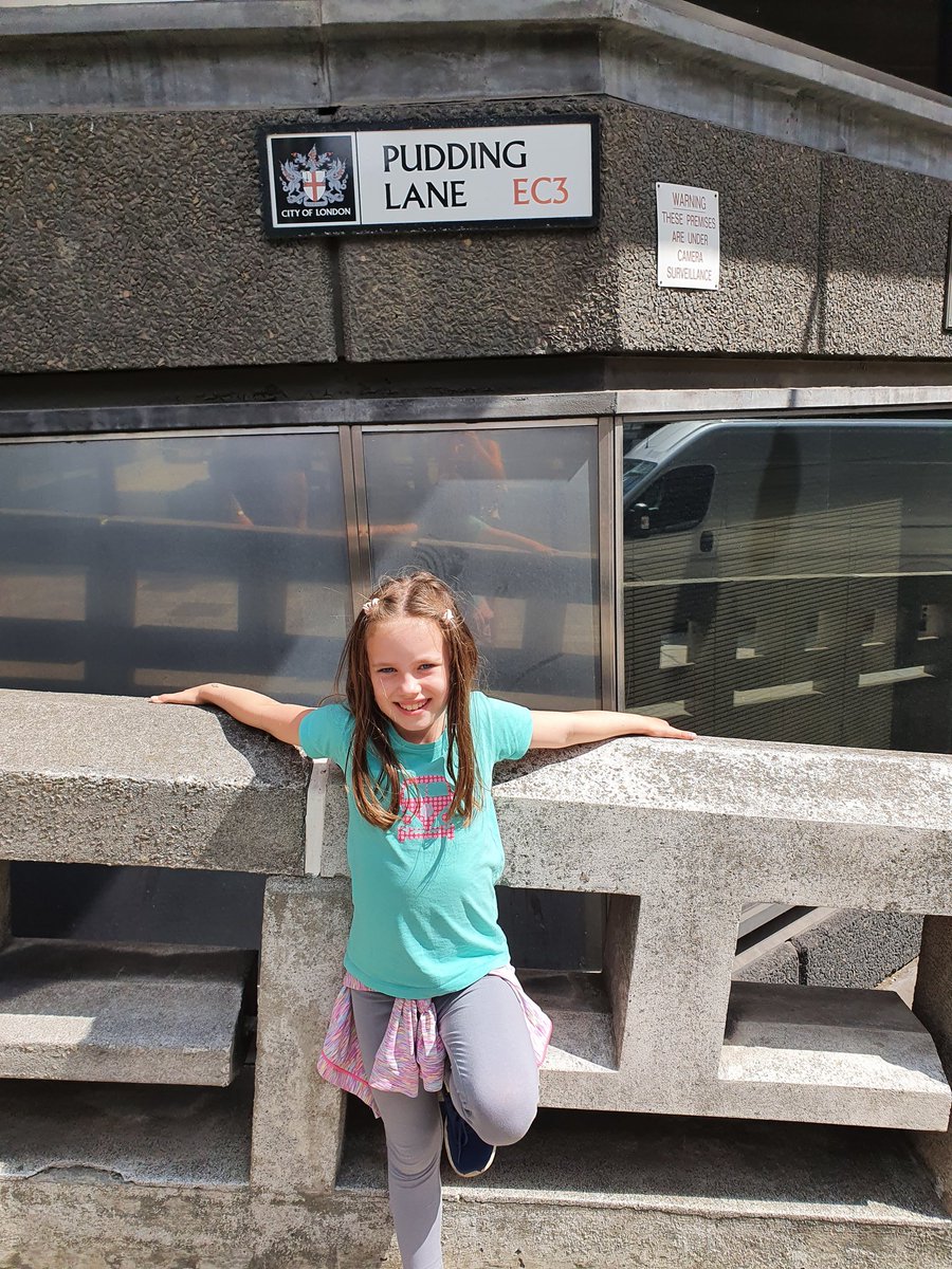 Murphse82's tweet image. A trip to London wouldn&apos;t be complete without a trip to #PuddingLane after her project in #MCAY2 😁😁 @JessicaRyanMCA @MissLouHorton @EllieHernMCA @BeckieMooreMCA @Mayflower_MCA