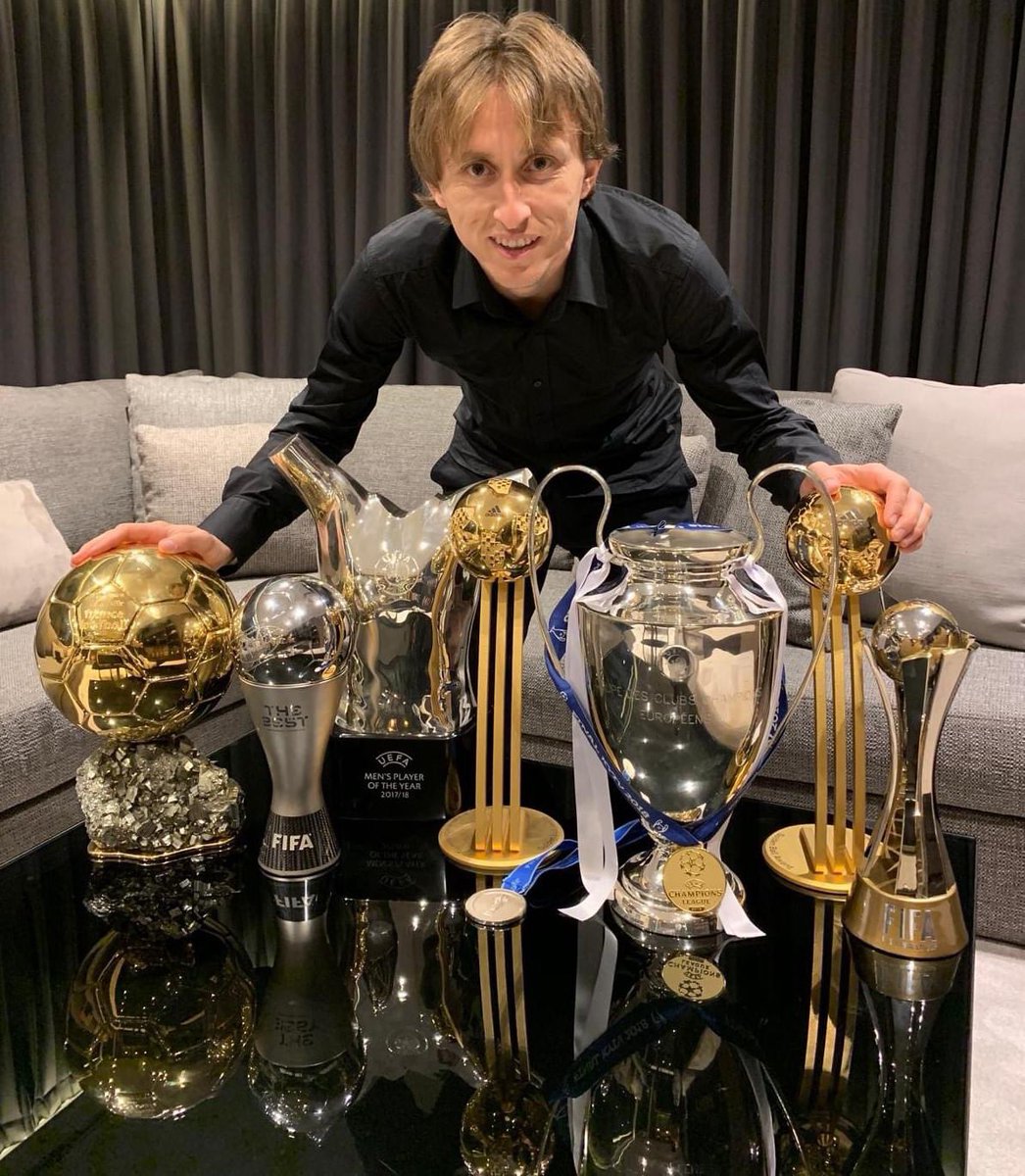 DjelitN's tweet photo. @Papilinho03 @MoustaphaSoual1 @chk_z @kuzanitoo @Polo__RMA Pas besoin qu’il soit ton meilleur joueur 🥶 admire juste tt ça https://t.co/zTbJtQLOK2