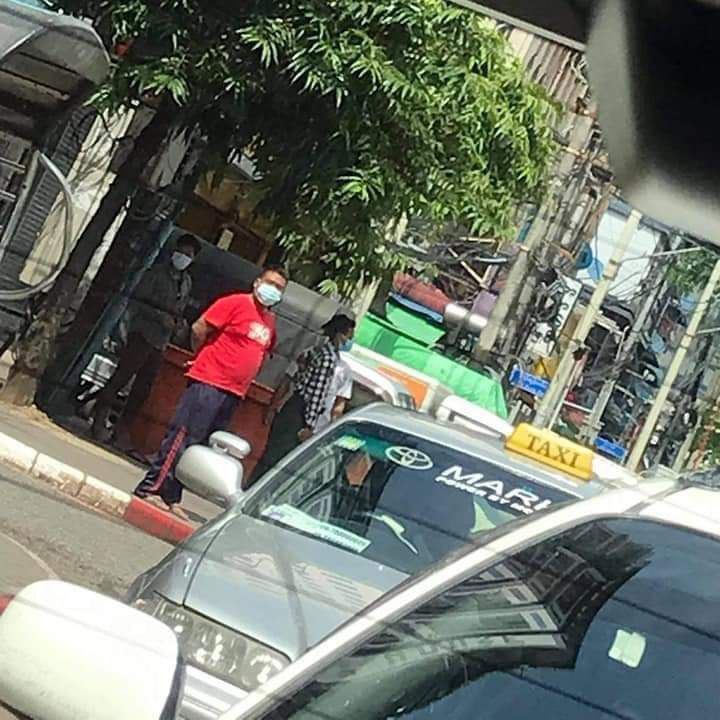 MilkTeaMM_MTAM's tweet photo. In the evening of Aug 4, in #Yangon, Junta terrorists in civilian clothes waited to crack down on protesters, but protesters managed to disperse in time. On July 30, Junta terrorists in civilian clothes violently beat and abducted at least 4 people, including a minor.
#Aug4Coup https://t.co/jE889XxtUw