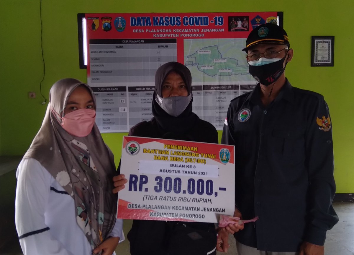 Budi_Paparrazzi's tweet photo. Hari ini,
Mendampingi Realisasi Bantuan Langsung Tunai Desa bulan ke 8, kepada 51 Keluarga Penerima Manfaat
#DanaDesa
#MulaiDariDesa
#DesaBisa
#IndonesiaBisa
@jokowi
@halimiskandarnu
@kemendespdtt
@tppkemendes
@azzameldzikrie
@Brigade01Arwan1
@kpw4jatim
#TppiPonorogo https://t.co/xzWriPSplO