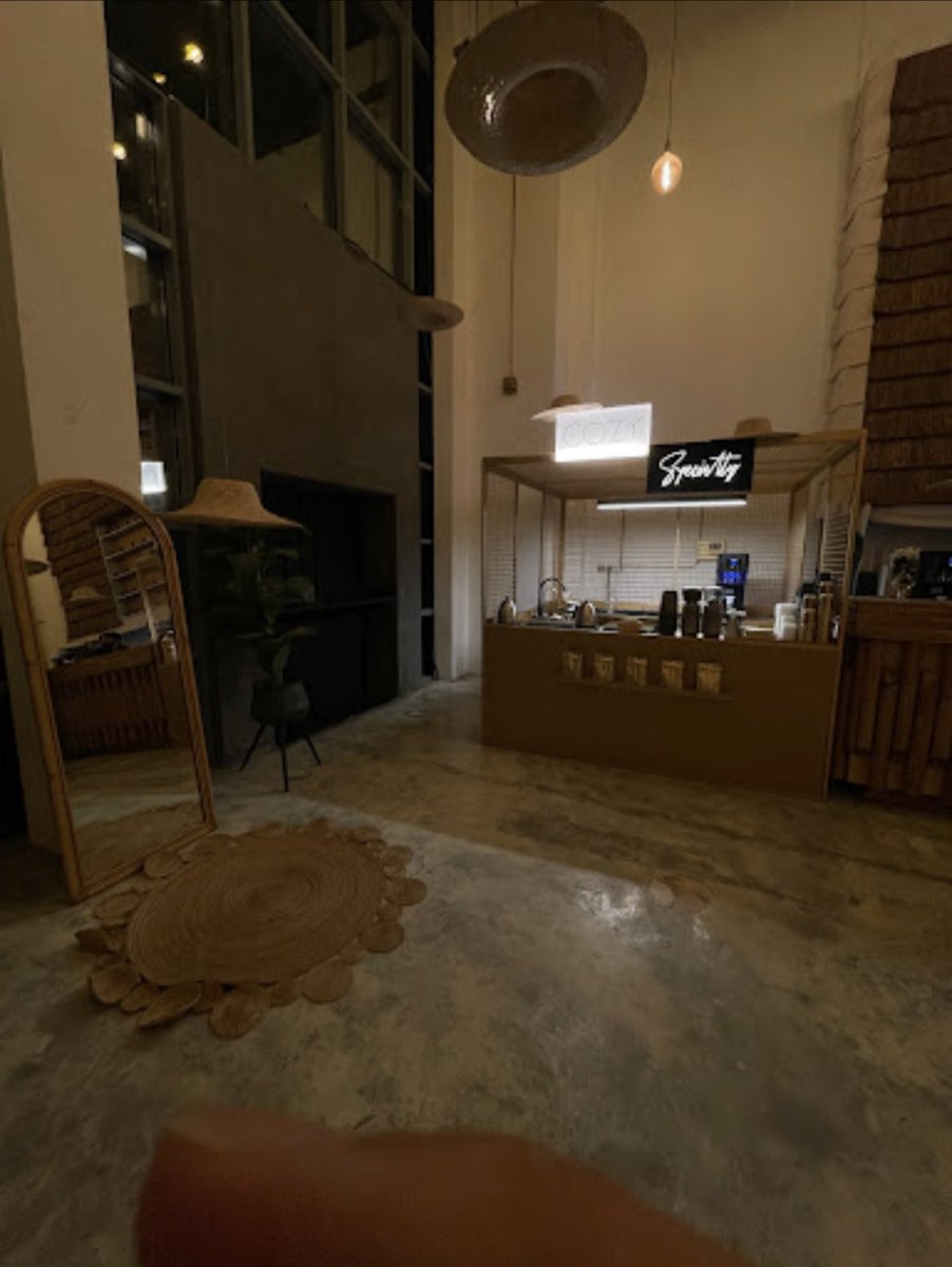 Menu_amaken's tweet photo. كوفي  Cozy ☕
صباح مبهج من المكان المبهج كوزي أحد  أشهر كوفيهات الرياض بتصميمه المختلف عن المألوف 👌🏼
• المنيو 😋متنوع من القهوة الساخنة والباردة يتميز ن بالحلى اللذيذ وخصوصا الكوكيز #الرياض_الان #مطاعم_الرياض #كوفيهات_الرياض #ثريد #ترند https://t.co/lKE53LqQUk