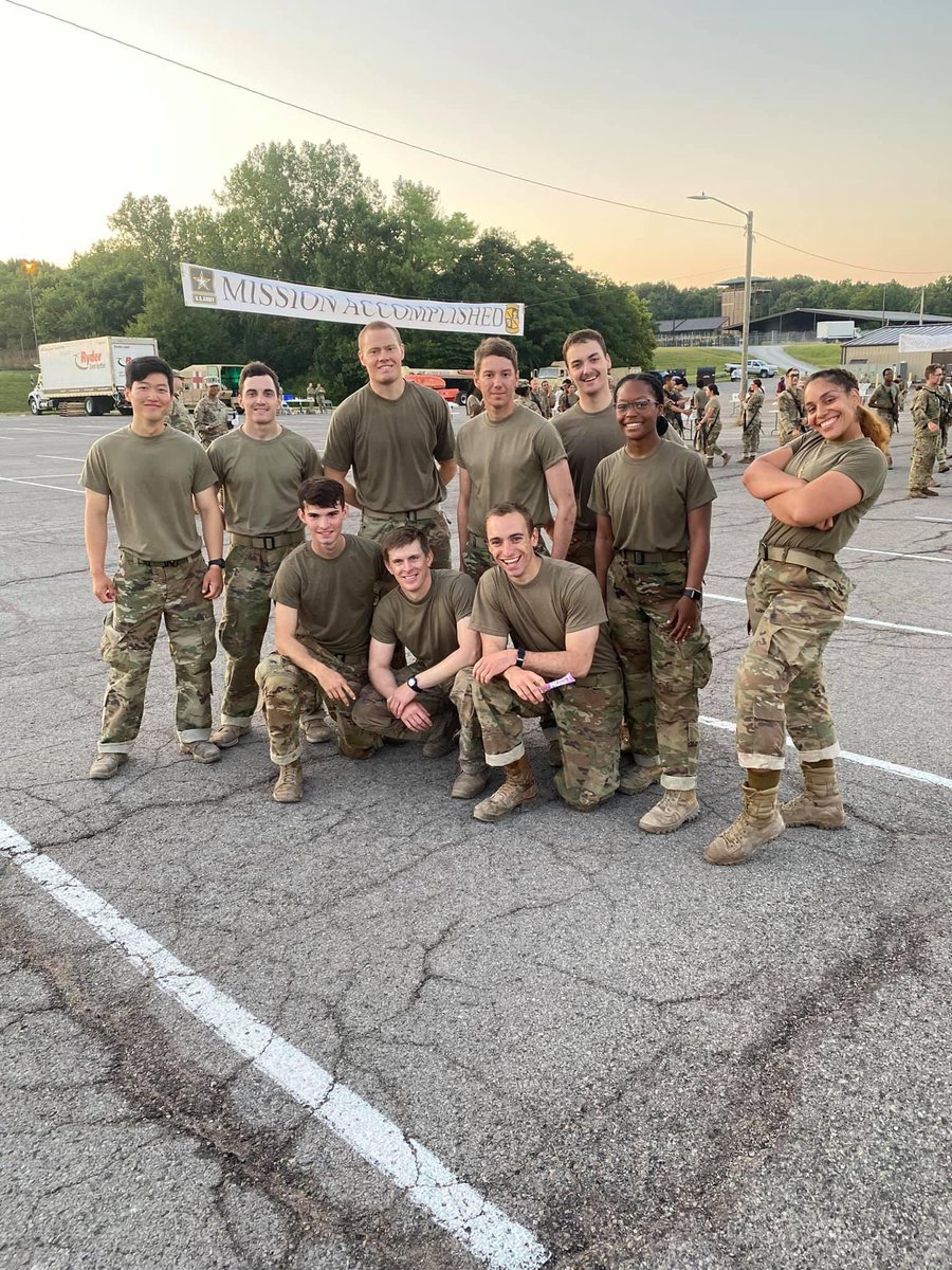 Manjaratv's tweet photo. 12 mile ruck complete! Now on to air assault! #Army #FutureLeaders #CST21 #FtKnox #Cadets https://t.co/PQix0Q2mmO