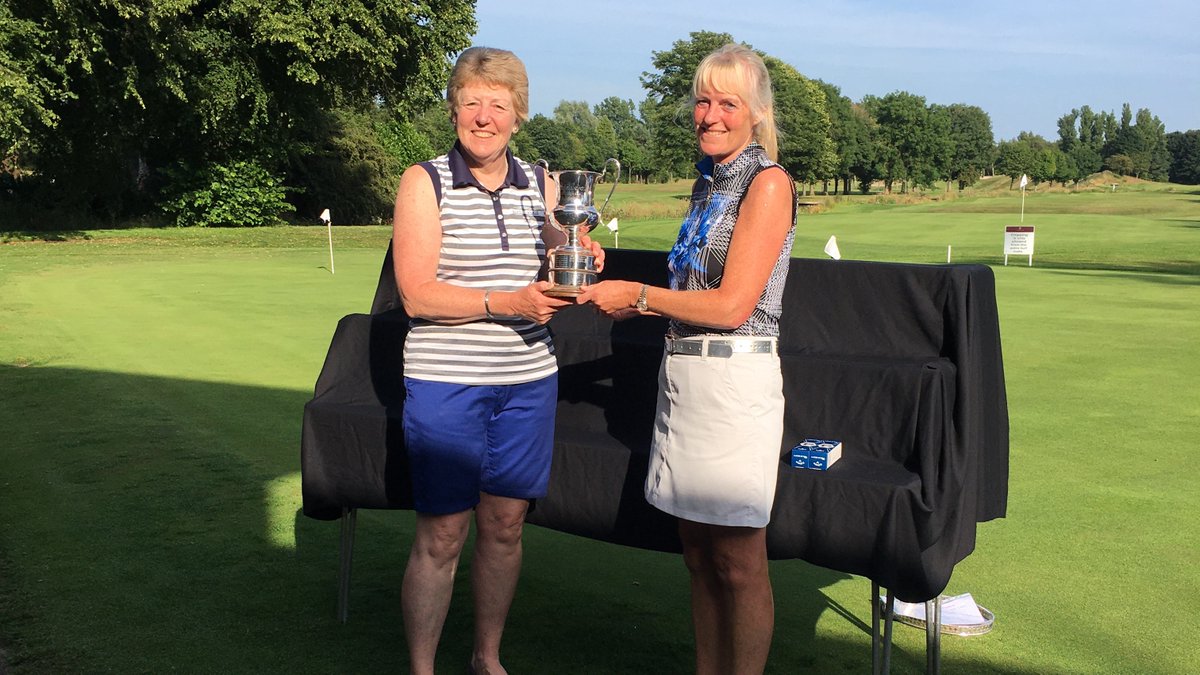 A huge congratulations to Lynne Liddle who is our Ladies Club Champion for 2021! This is the 10th time that Lynne has taken home the trophy🏆