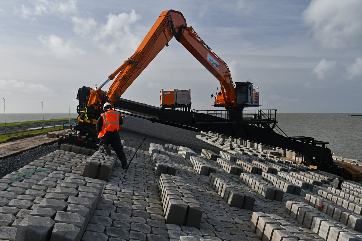 Special alert! 🚨 Wij hebben nog een super zomerspecial over #DeAfsluitdijk voor jullie met allemaal zomertips!   

Meer lezen of aanmelden? Check de website > deafsluitdijk.nl/nieuwsbrief/