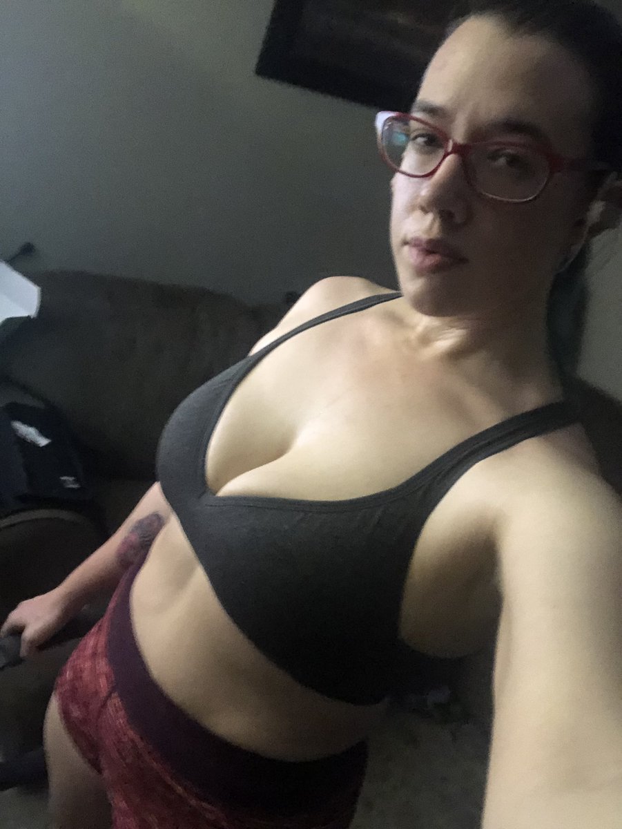 zawesomesaucee's tweet photo. #RingFitAdventure #makefitnessfun #levelup #fitnessjourney #futurecompetitor #twitchstreamer #gamergirl #rbf https://t.co/KxegGZPOzn