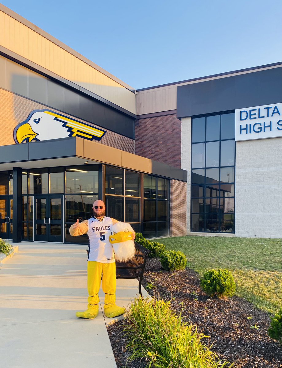 TilmonClark's tweet image. It’s a great day to be an Eagle‼️

Happy 1st Day of School 2️⃣0️⃣2️⃣1️⃣

Go Eagles! 🦅