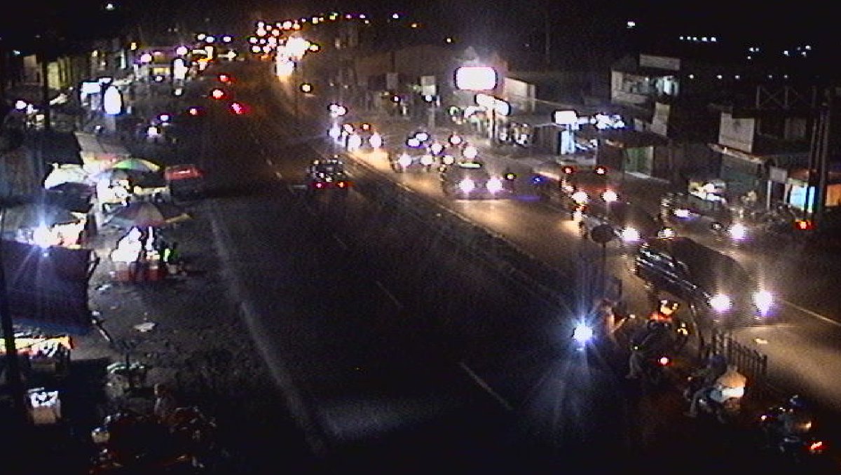 18.30 WIB update situasi arus lalu lintas di tanjakan pasar lawang Malang terpantau ramai lancar 

#rtmcjatim
#ntmcpolri 
#polantasjatim
#poldajatim