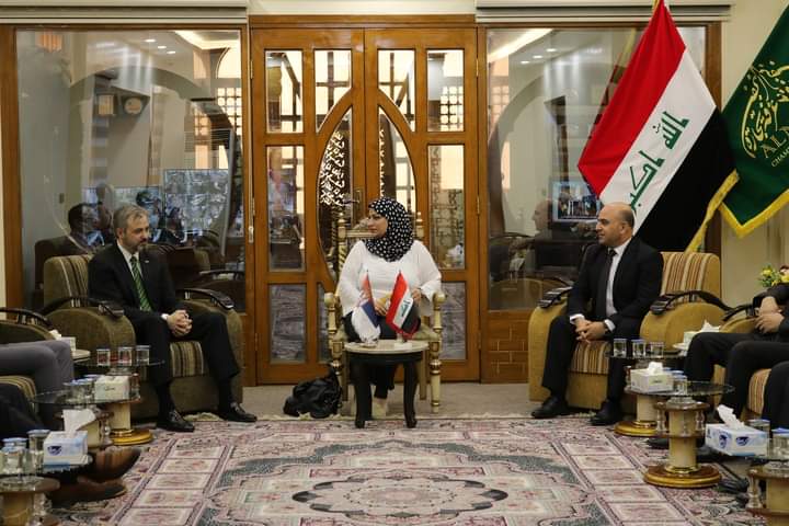 ChamberNajaf's tweet photo. استقبلت غرفة تجارة النجف،
 @SRBinIraq  السفير الصربي في بغداد بالوف اوروش  للحديث حول التعاون الاقتصادي بين القطاع الخاص في البلدين    وعلى هامش الزيارة اصطحب رئيس الغرفة @HeiderJasim
 سعادته بجولة في السوق الكبير في النجف الاشرف، والتقى بعدد من السادة اصحاب المحال التجارية. https://t.co/YstFSc6BvI