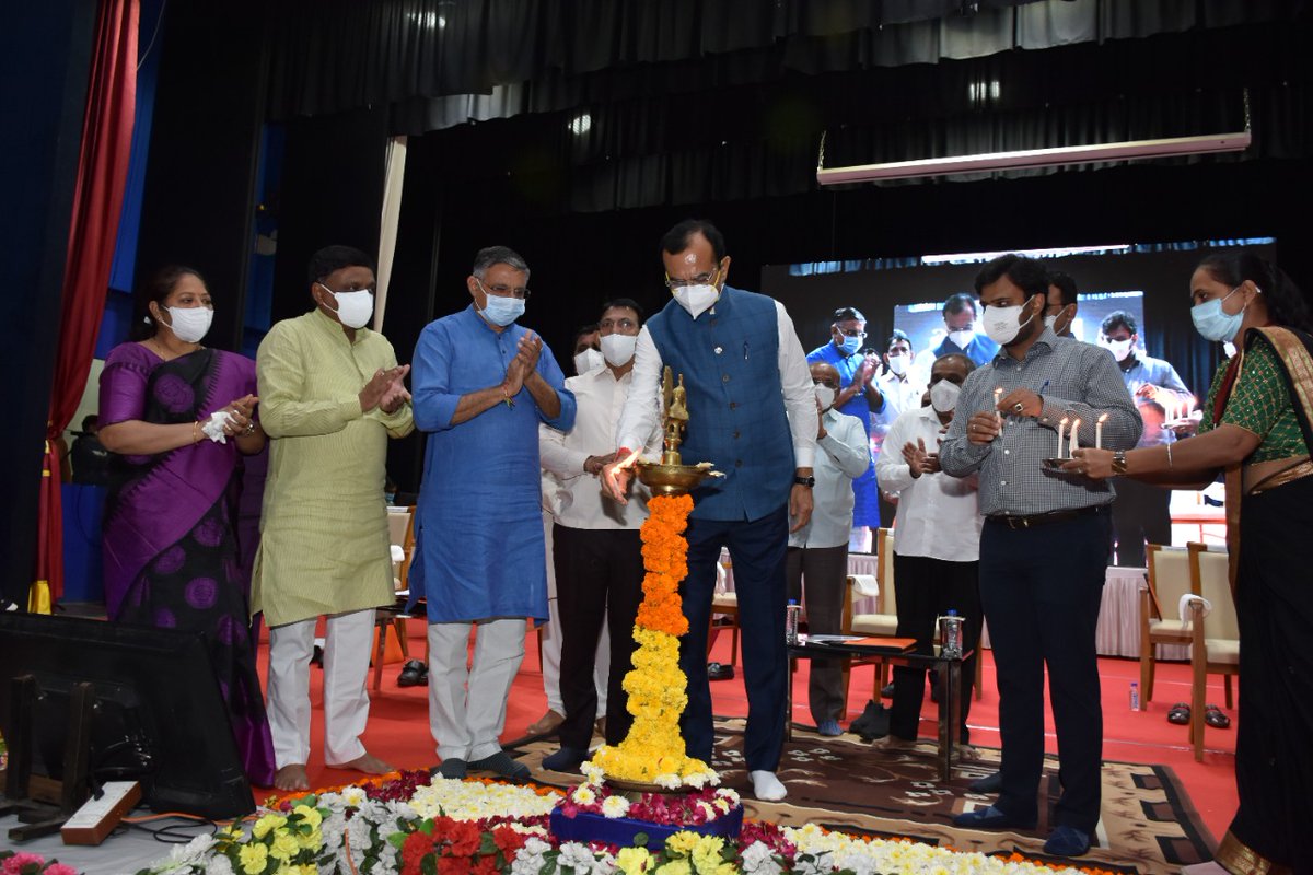 SwachchM's tweet photo. આજ રોજ  મહેસાણા જિલ્લા માં માન. મંત્રી શ્રી પ્રદીપ સિંહ જાડેજા સાહેબ ની ઉપસ્થિતી માં નારી ગૌરવ દિન ની ઉજવણી કરવા માં આવી..... https://t.co/Mu61KlDMut