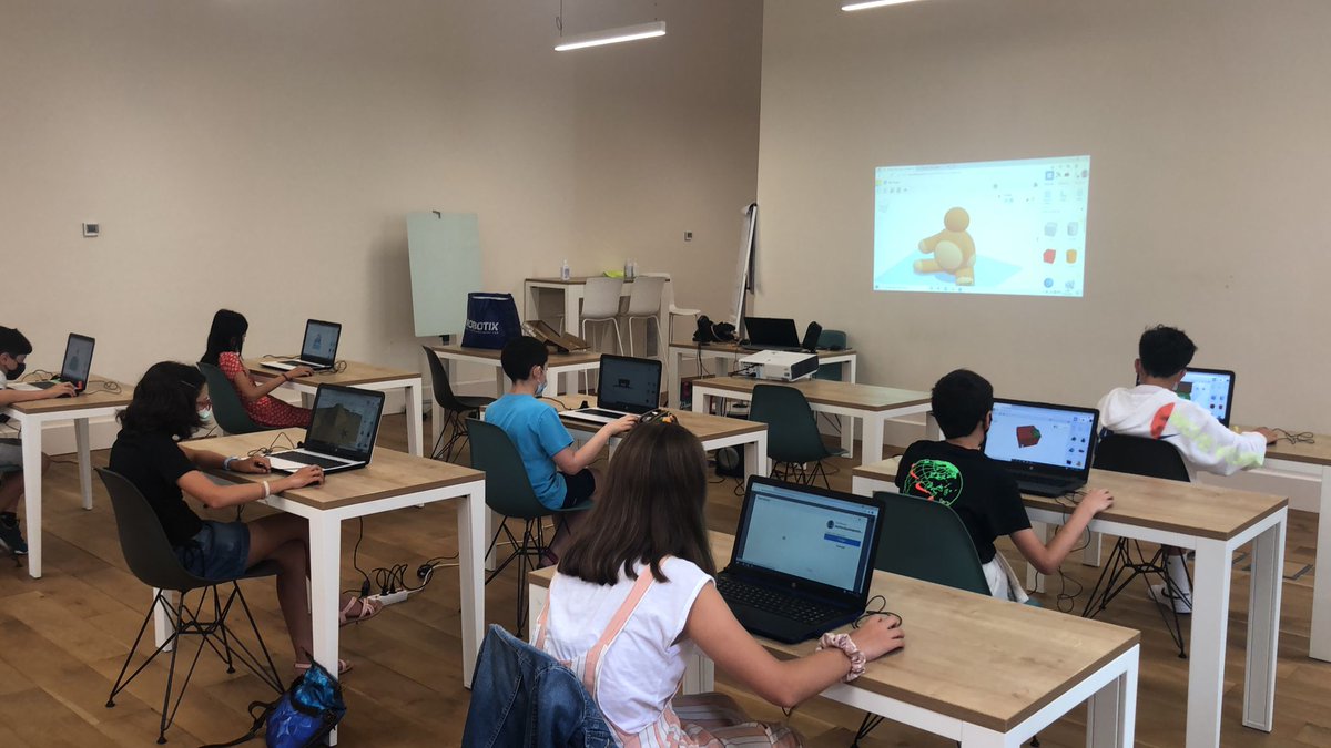GijonconCiencia's tweet image. Concentración máxima de los niños y niñas participantes en el taller infantil de diseño e impresión en 3D.
Fotos: Miriam Amor
@Robotix_educa 
#Gijonconciencia #Ciencia