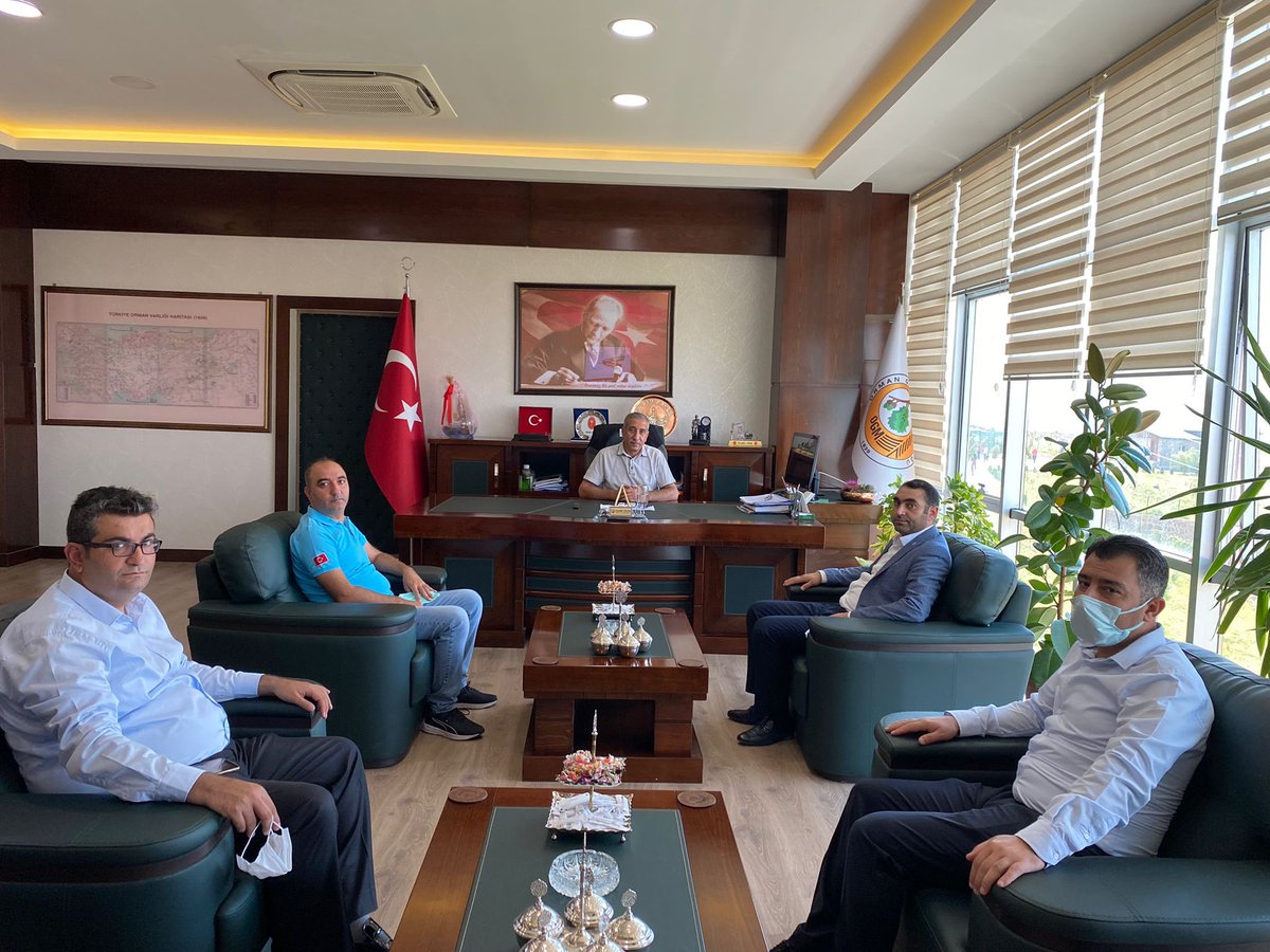 salih_sitil's tweet photo. Şanlıurfa Orm. Bölge Mdr.’ü Sn.@cevdetcicek2’i ziyaret ederek, Orman yangınlarının söndürlmesinde cansiparane mücadele eden  kahraman Orman Teşkilatı çalışanları için minnetlerimizi ifade edip, her zaman destekçileri olacağımız iletk.
@huseyinozturk_1 
@bkrkrcby 
@sabri_kizilkaya https://t.co/7MIZJ8cYcw