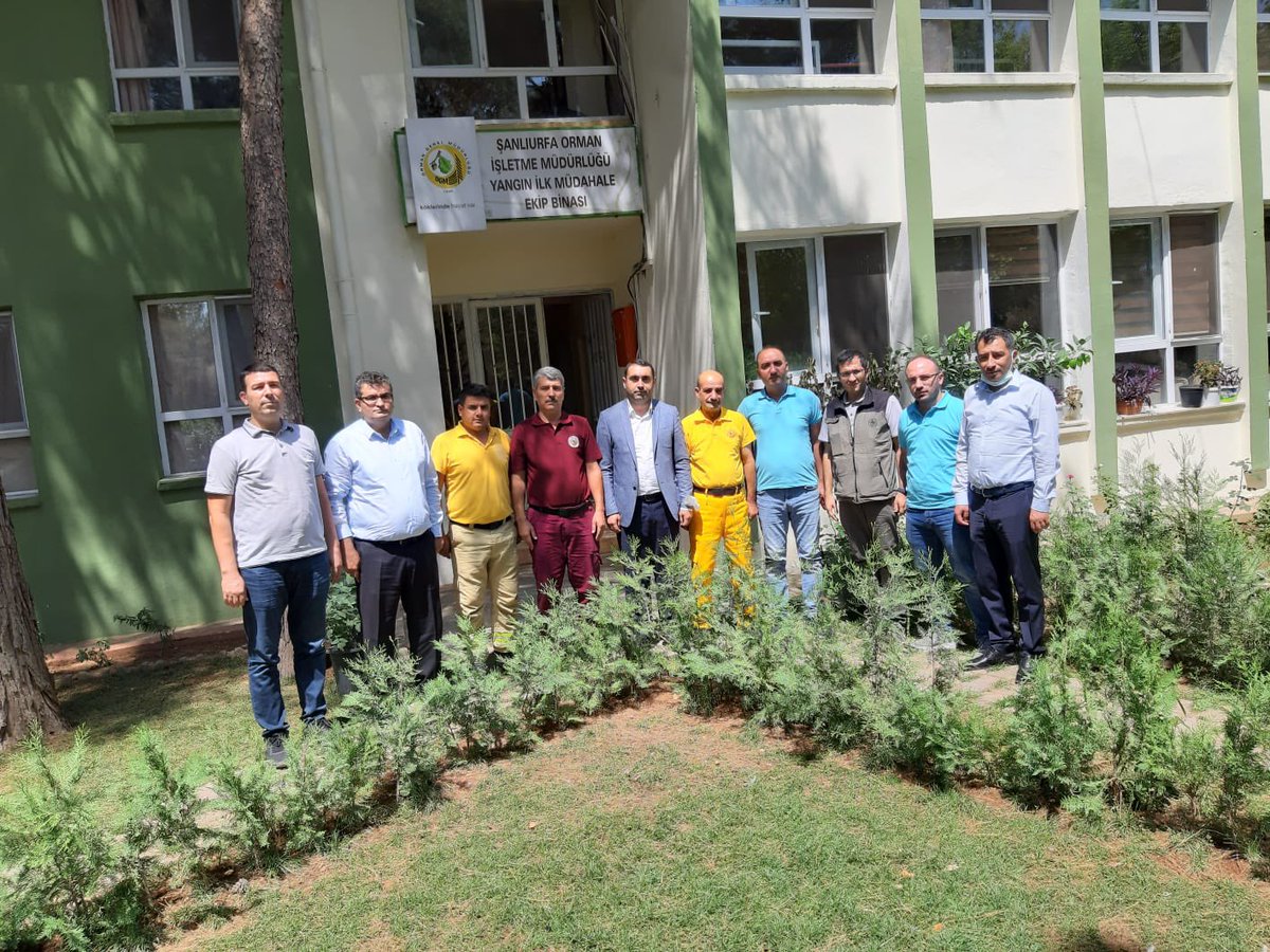 salih_sitil's tweet photo. Şanlıurfa Orm. Bölge Mdr.’ü Sn.@cevdetcicek2’i ziyaret ederek, Orman yangınlarının söndürlmesinde cansiparane mücadele eden  kahraman Orman Teşkilatı çalışanları için minnetlerimizi ifade edip, her zaman destekçileri olacağımız iletk.
@huseyinozturk_1 
@bkrkrcby 
@sabri_kizilkaya https://t.co/7MIZJ8cYcw