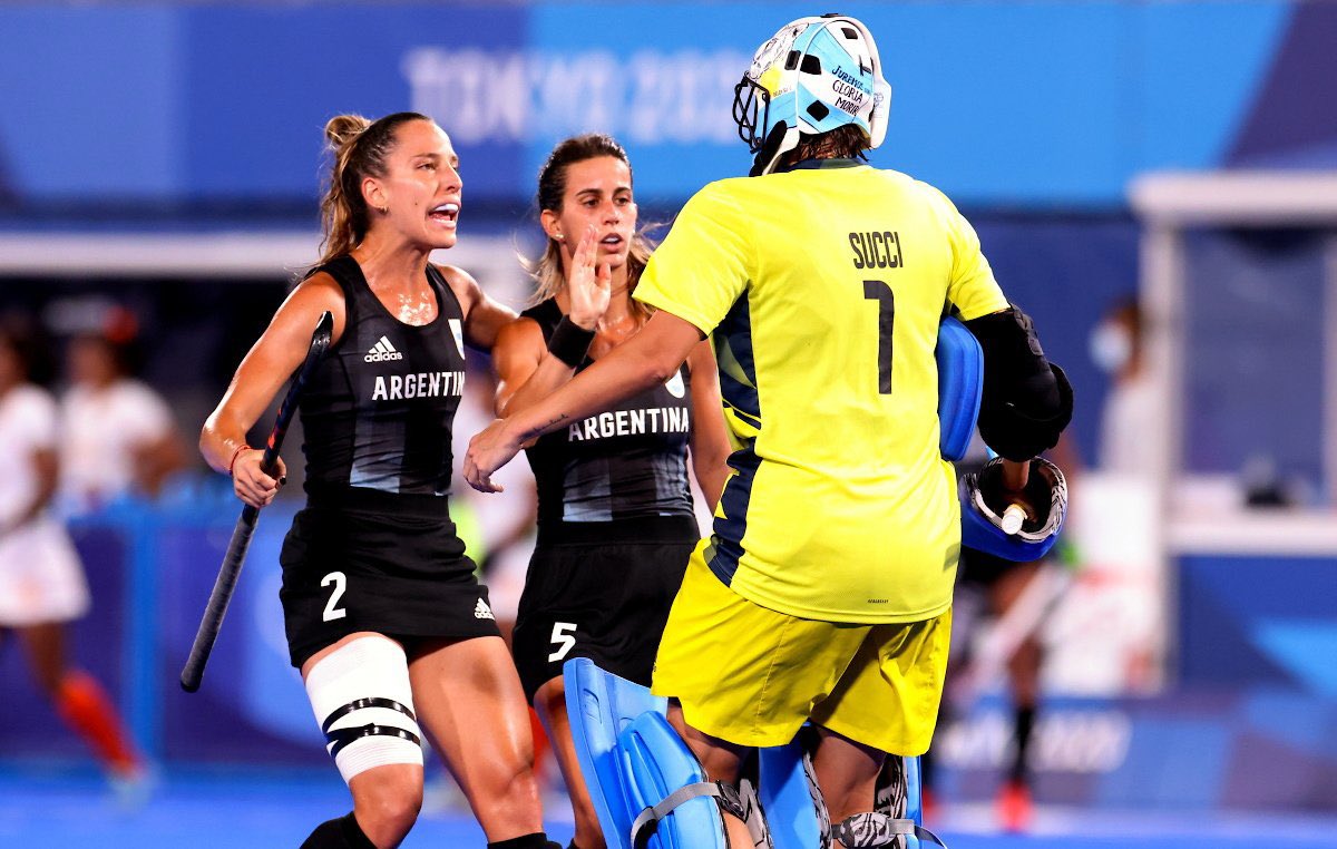 La tercera es la vencida ! 💪 
Vamos Leonas ! 🇦🇷 Finalistas Olímpicas .  Un partido con mucha actitud, garra, pasión  e inteligencia para remontarlo.  <a href="/ArgFieldHockey/">Argentina Hockey</a> 
#leonas #JuegosOlimpicos #Tokio2020