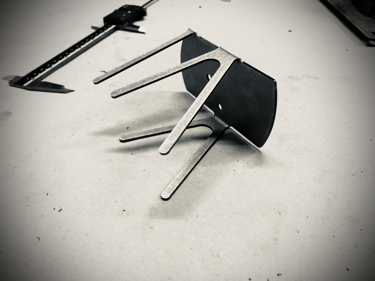 Paul_DCD's tweet photo. Forming the rear suspension on our March 881 Skeletal Sculpture, in #LeytonHouse https://t.co/p26uKRtEVR