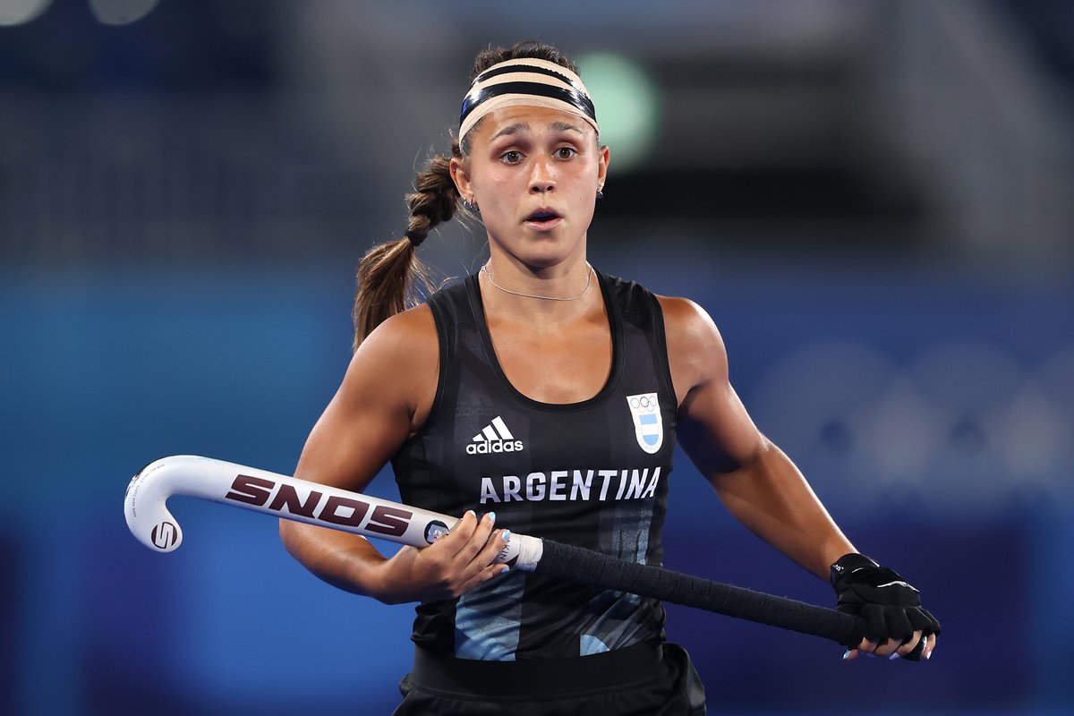 Agustina Gorzelany, que recibió un golpe y terminó con la cabeza vendada ante India, mostró toda su felicidad tras conseguir el pasaje a la final del #Hockey contra Países Bajos. "Esto es emocionante, es la gloria misma", aseguró. #Tokio2020EnTyCSports.
