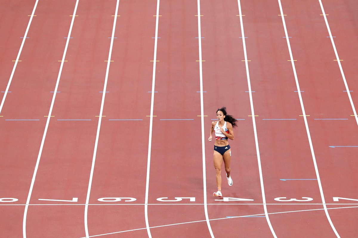 TeamGB's tweet photo. Heartbreaking. 

We're all with you, Kat.

@JohnsonThompson https://t.co/E0N4zMwuXM