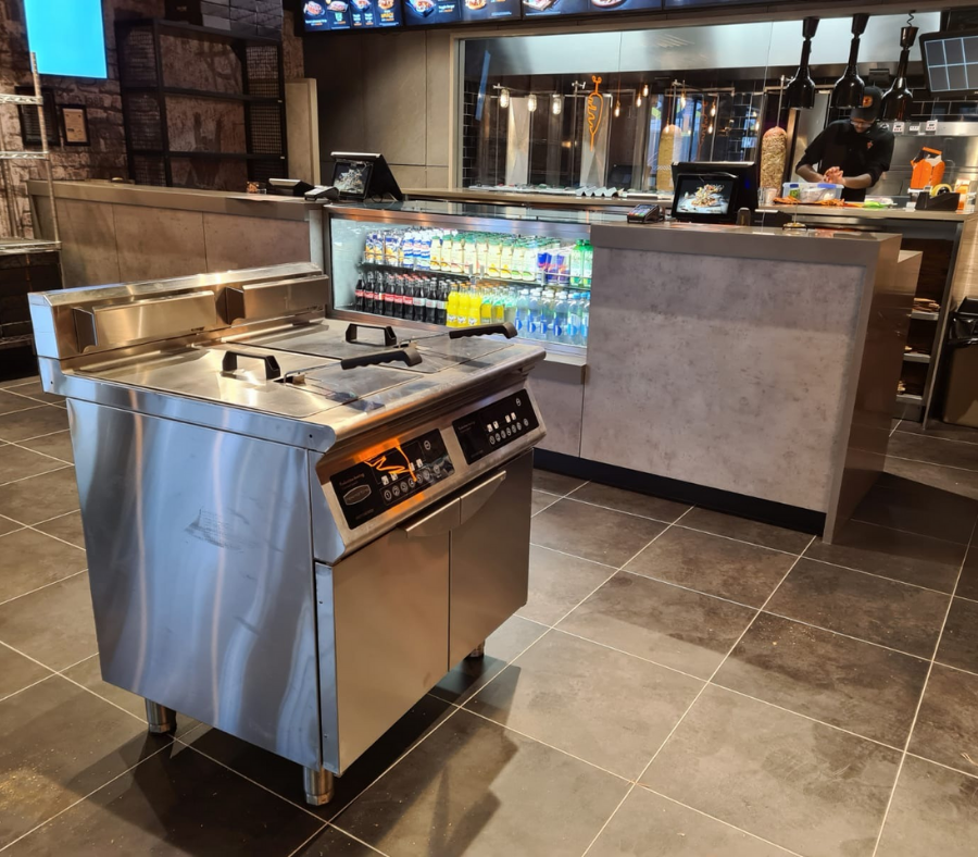 REXMARTINSLTD's tweet photo. One of our twin tank model fryers has just landed in one of our customers restaurants. With stainless steel baskets and body, this sleek clean design looks good in any kitchen
#CommercialKitchen #Rexmartins #InductionHobs #Resturants #ProfessionalFryers #StainlessSteelFryer https://t.co/EkleeyYivc