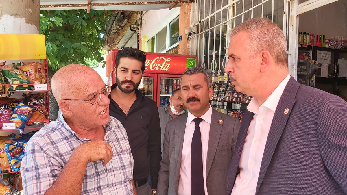 TeksinNusret's tweet photo. #Fertek Mahallemizeyiz.

Muhtarımız ve Vatandaşlarımızla Mahallemizin sorunları hakkında istişarelerde bulunuyoruz. 

Her fırsatta hemşerilerimizle buluşmaya hasbihal etmeye devam ediyoruz. https://t.co/FJ0YvJUU2U