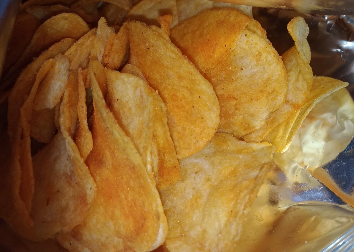 ともなが 山芳製菓 仕入れ担当がギブアップした激辛 ポテトチップス アピタで売ってました 期待して頂きましたが 辛いものの パッケージの謳い文句は大げさすぎますね ただ適度に辛くて美味しいのは確かです