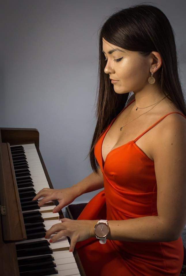 Now that events can go back to normal...if any F1/motorsport teams or event organisers would like to hire me to provide background music on the piano at any corporate events please feel free to hire me. My DMs are open (p.s I am actually a professional pianist)