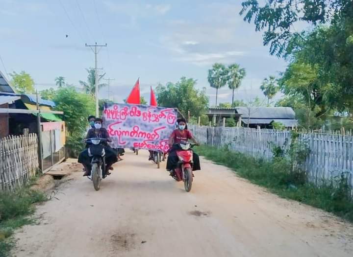 b3rry_y's tweet photo. Peopler from TaungLatt Region marched on motorcycles to overthrow the military dictator.

LEGALIZATION OF NUG     #WhatsHappeningInMyanmar 
#Aug4Coup https://t.co/Jglt5ibe10