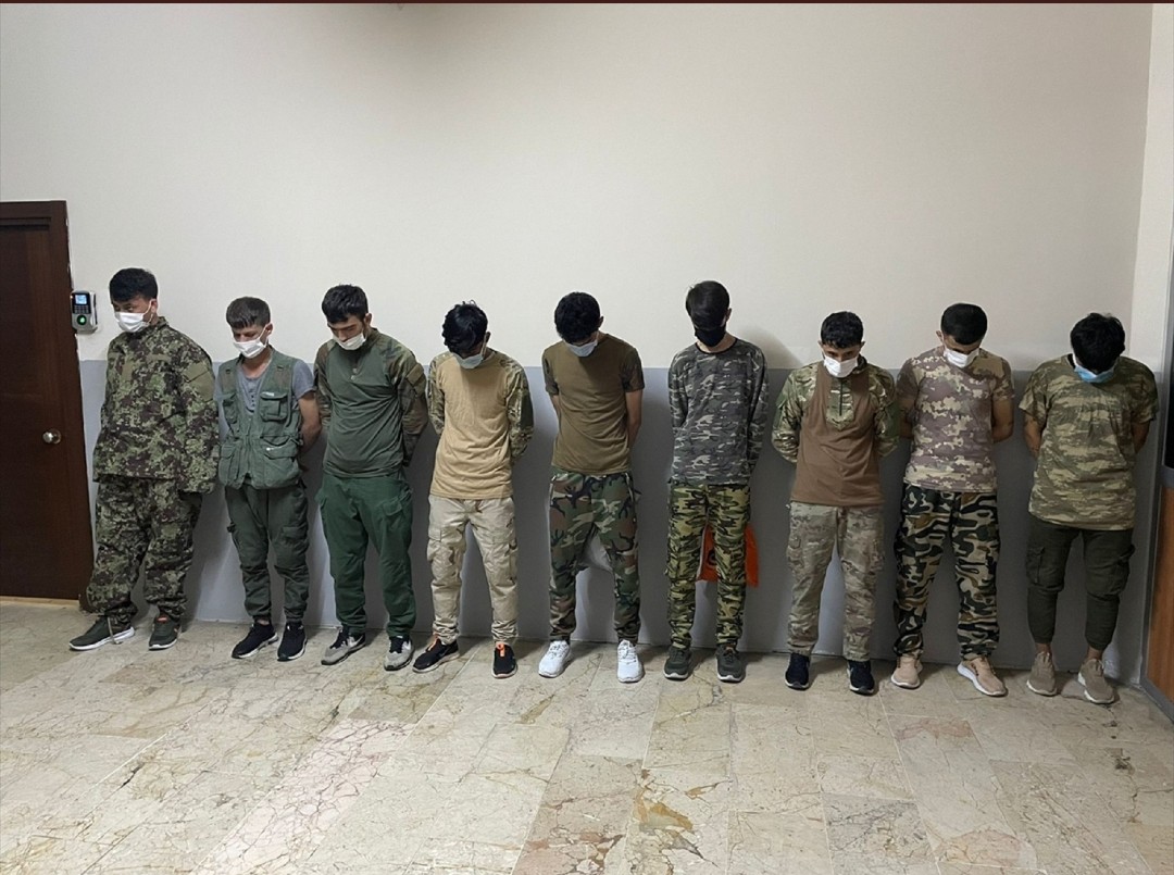 Uyan Türkiye'm uyan! Planlı ve programlı gerçekleşen sınır ihlallerinin iyi niyetli olmadığını çok yakında anlayacak ama iş işten geçmiş olacaktır. 

Taliban zulmünden kaçarak Türkiye'ye sığındıkları iddia edilen Afgan aileler!