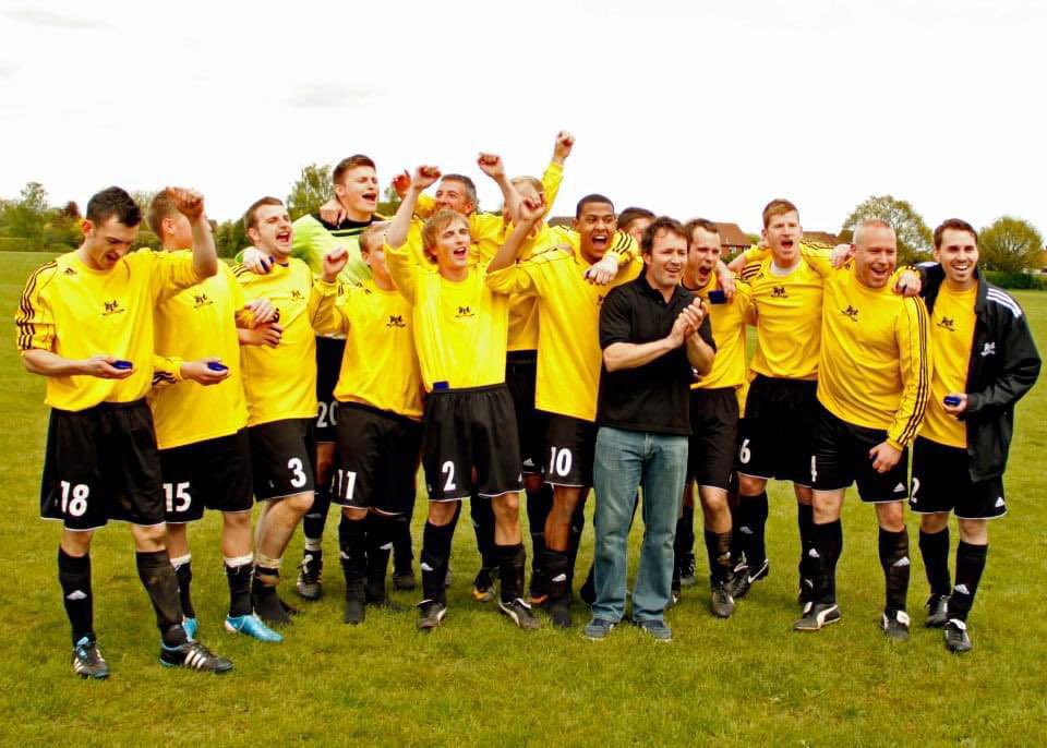 🚨Sunday, Trimley Sports &amp; Social club 🚨
Matt Cook testimonial 10:30am kick off 
Felixstowe Harpers v Felixstowe Harpers legends🖤💛
We’ll be celebrating matt’s 22 years at the club. 
Get down, have a pint and watch some quality grass roots football💛
See you there #uppaharpers