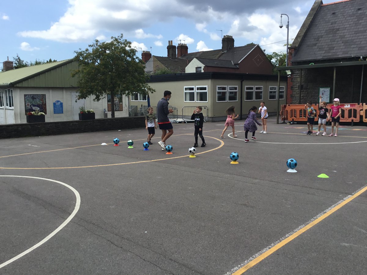 BirchgrovePrm's tweet photo. We loved playing dodgeball with Stephen from @SportCardiff this afternoon. @FoodandFunCdiff @foodandfunwales #foodfunwales #foodfuncardiff #SHEPBirchgrove21 https://t.co/Nt7oGBFwFD