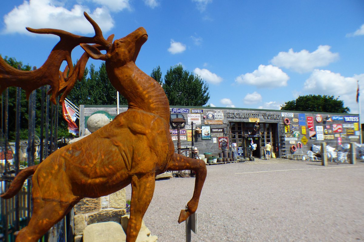 Monarch of the Glen, eat your heart out!

reclaimedworld.com/products/extra…

#reclaimedworld #cheshire #visitcheshire #stag #stags #deer #stagstatue #stagsculpture #metalstag #reclamationyard #reclamation #reclaimed #salvage #antiques #antique #salvagehunters #salvagehunting #vintage #home